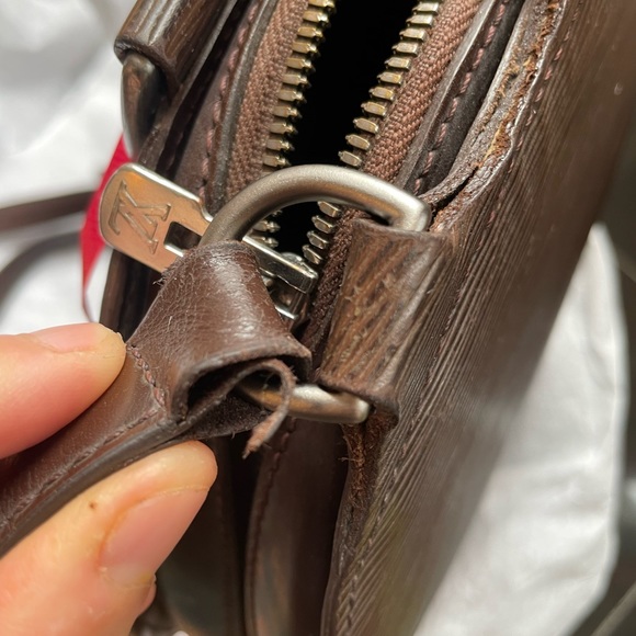 This is not a barely used purse - Picture 11 of 16